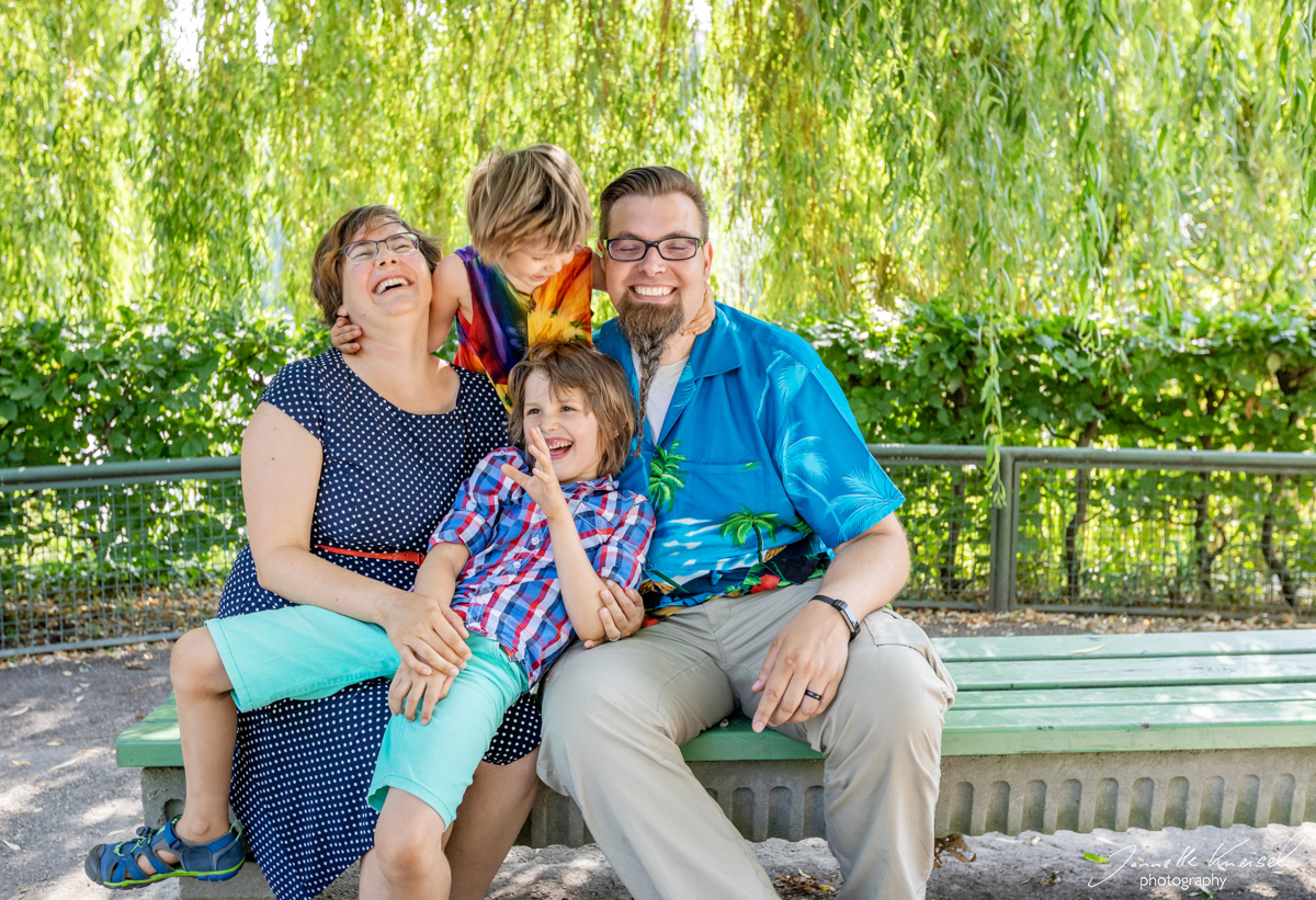 Familienbilder Fotograf: Zeichnen mit Liebe und Spaß