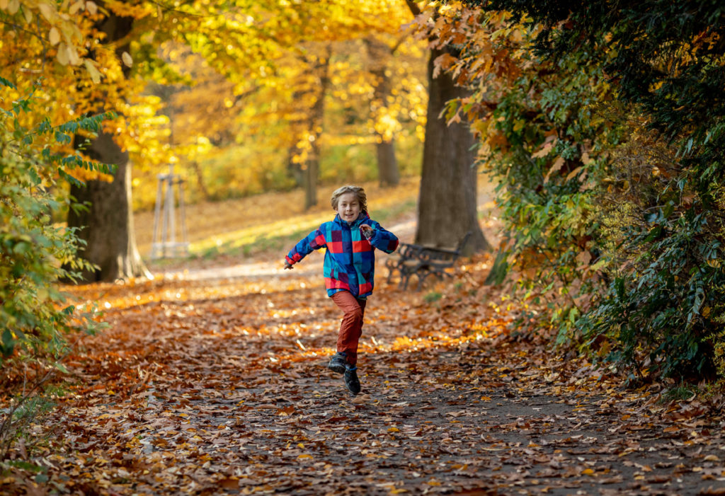 Familienshooting draußen im Herbst