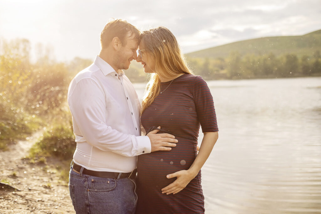 Fotoshooting mit Familie, natürliche Familienfotografie im Freien