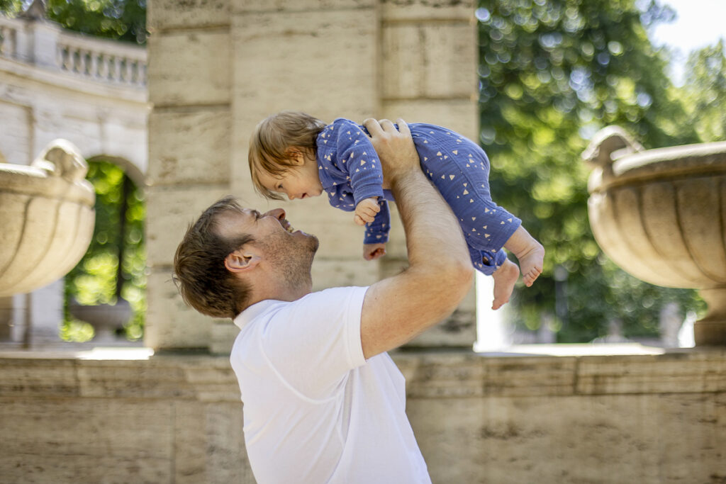 Babyfotografie mit natürlichem Licht, Babyfotoshooting Berlin, Baby Fotoshooting, Babybilder in natürlicher Umgebung