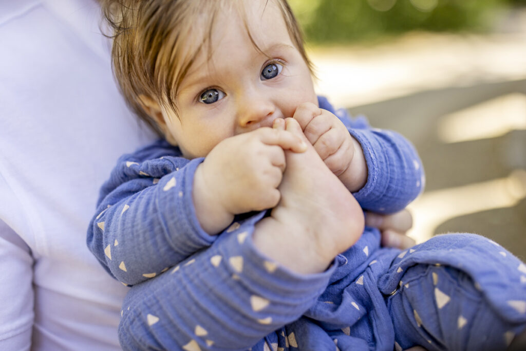 Babyfotografie mit natürlichem Licht, Babyfotoshooting Berlin, Baby Fotoshooting, Babybilder in natürlicher Umgebung